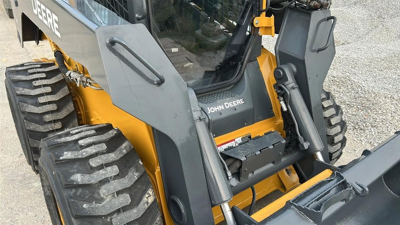 John Deere 332D  2010