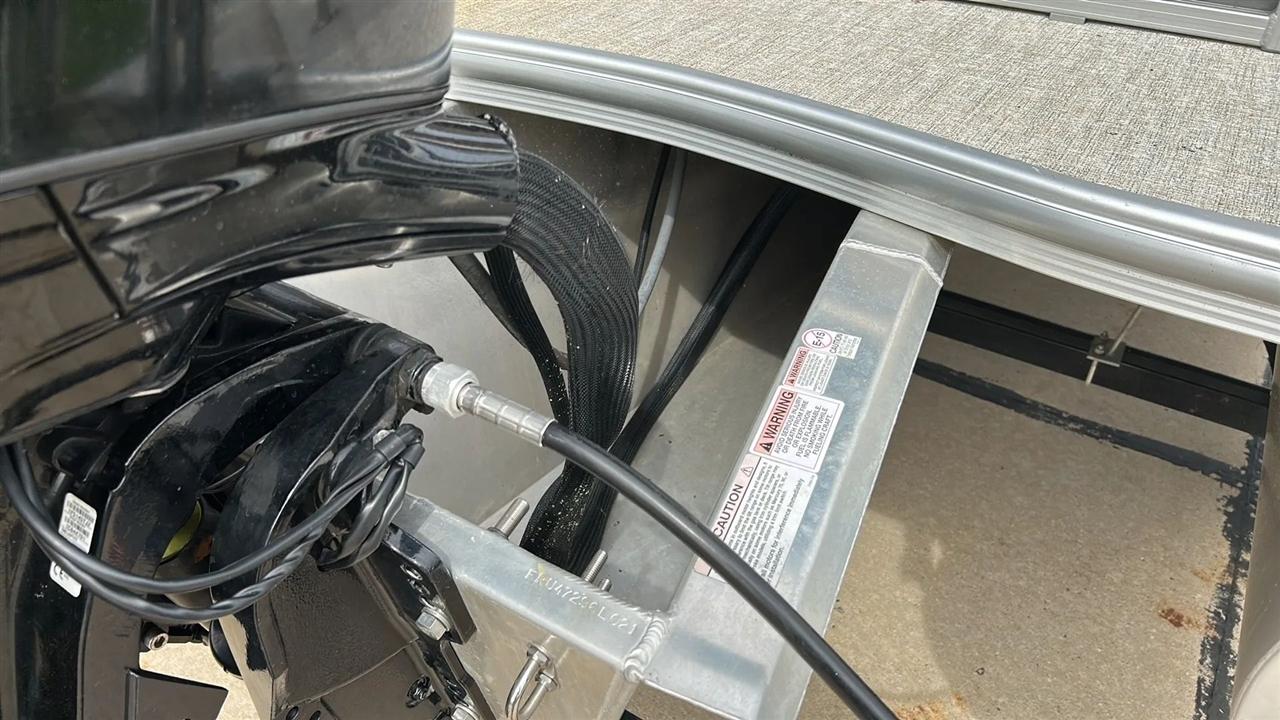 SouthBay Pontoon  2021