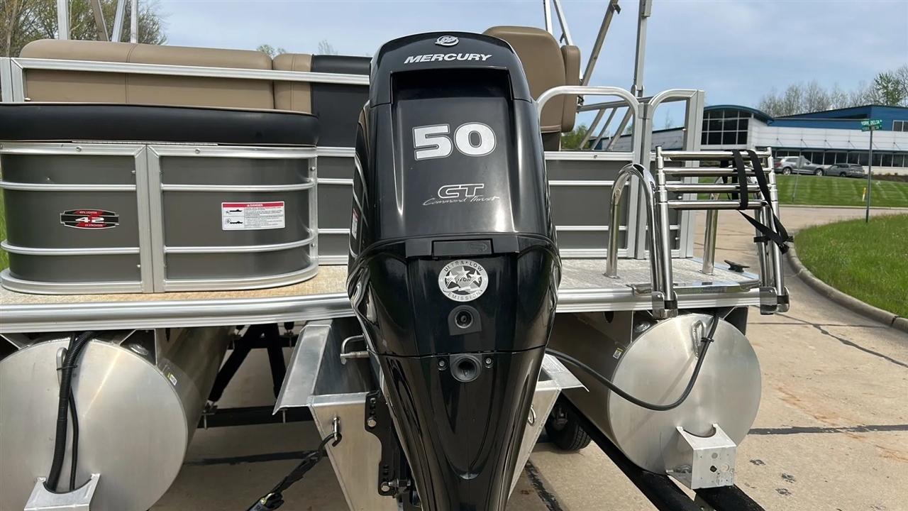 SouthBay Pontoon  2021