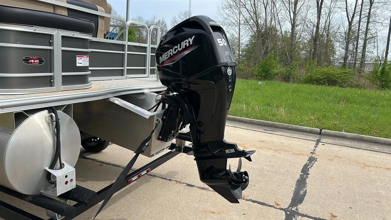 SouthBay Pontoon  2021