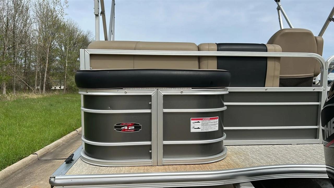 SouthBay Pontoon  2021