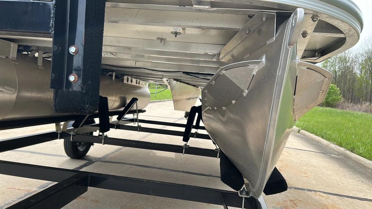 SouthBay Pontoon  2021