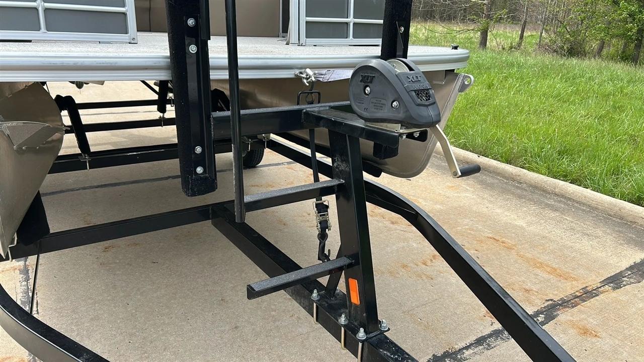 SouthBay Pontoon  2021