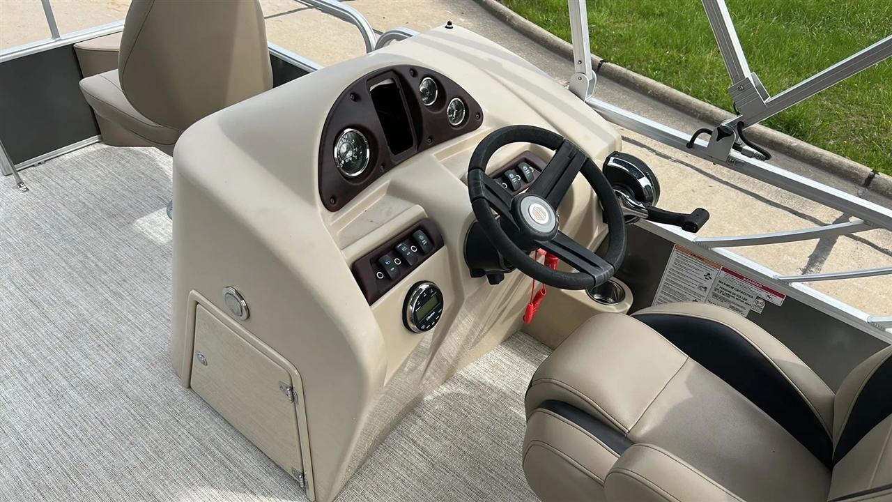 SouthBay Pontoon  2021