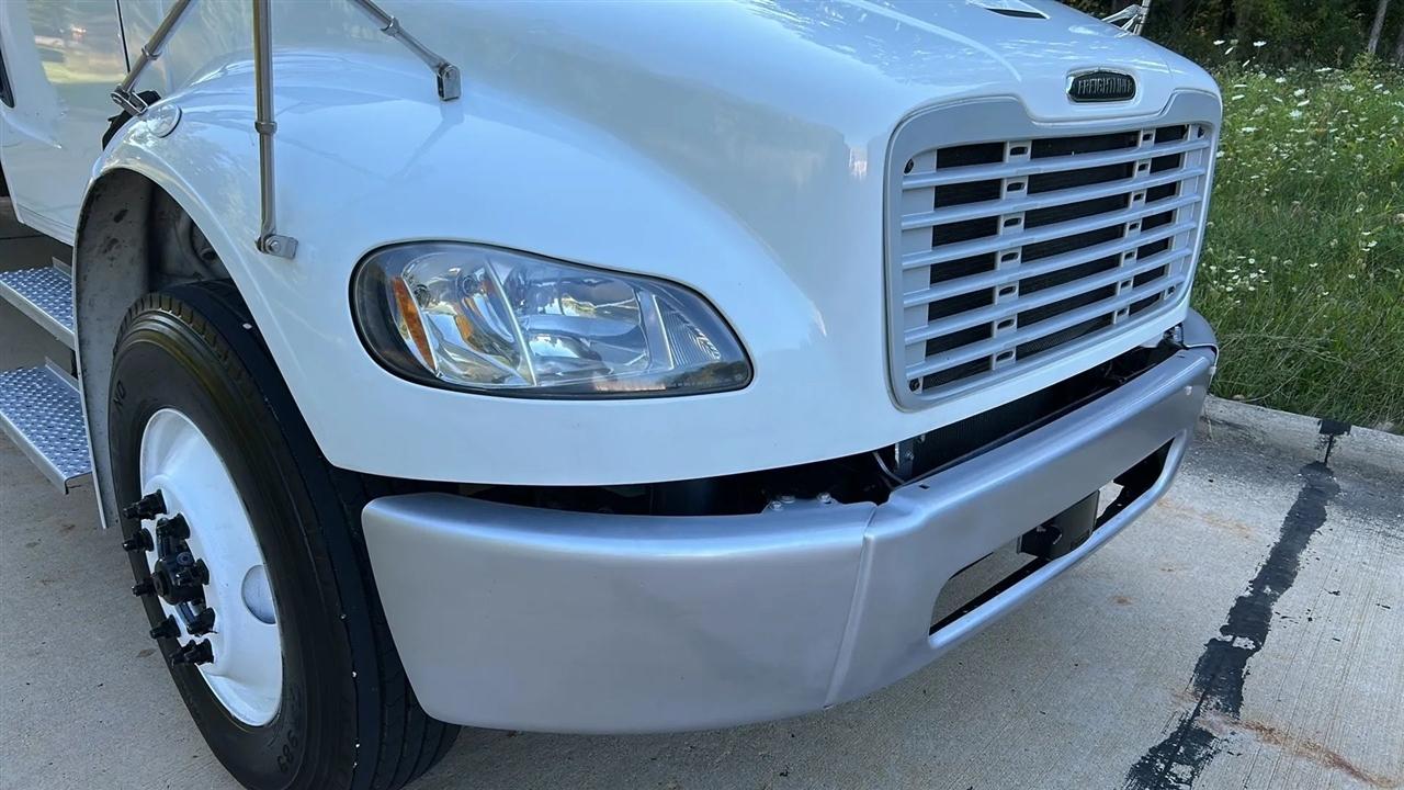 Freightliner M2 106  2022