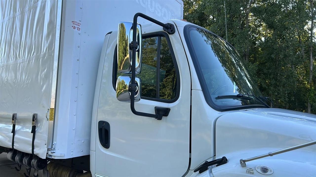 Freightliner M2 106  2022