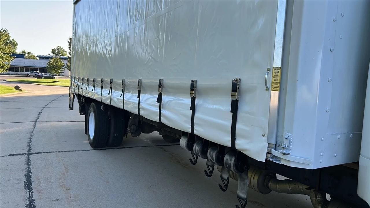 Freightliner M2 106  2022