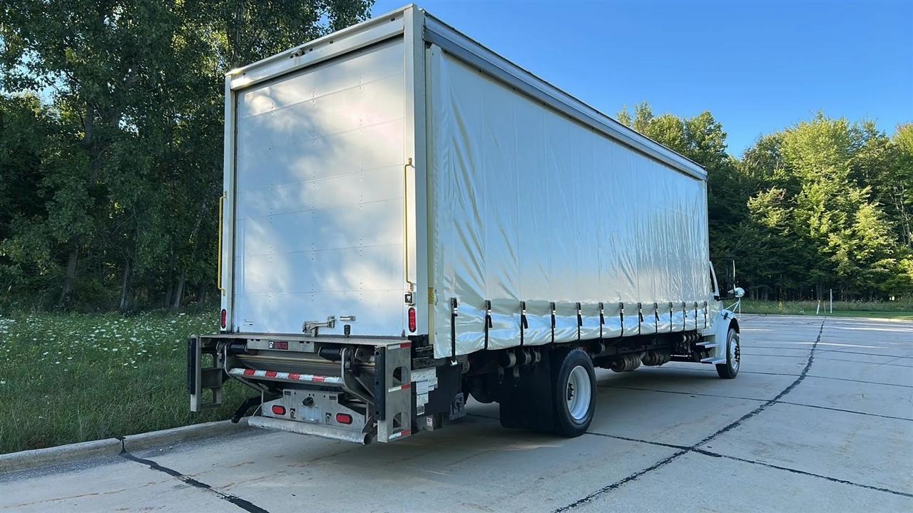 Freightliner M2 106  2022