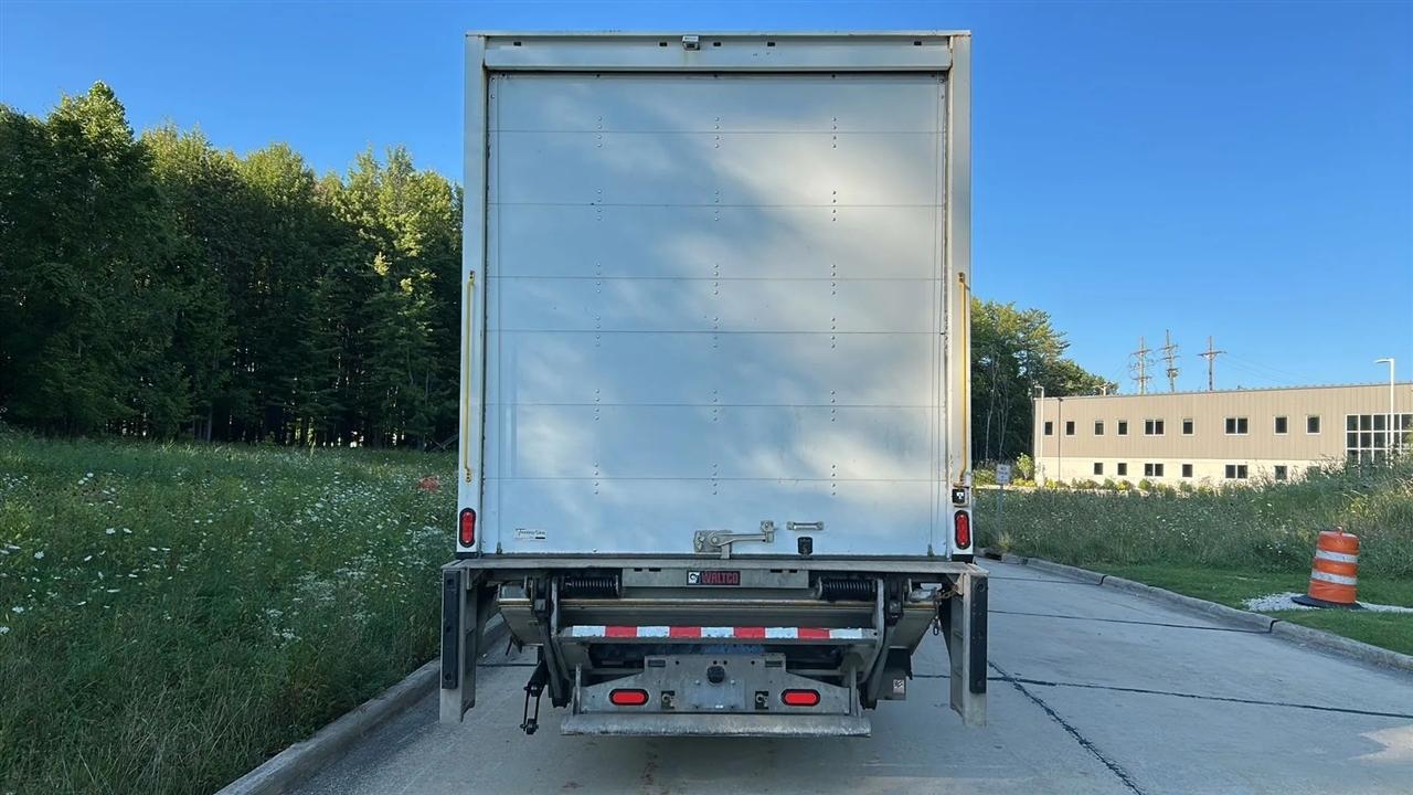 Freightliner M2 106  2022