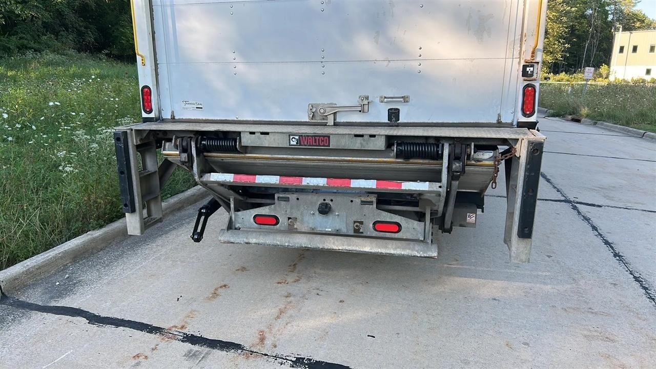 Freightliner M2 106  2022