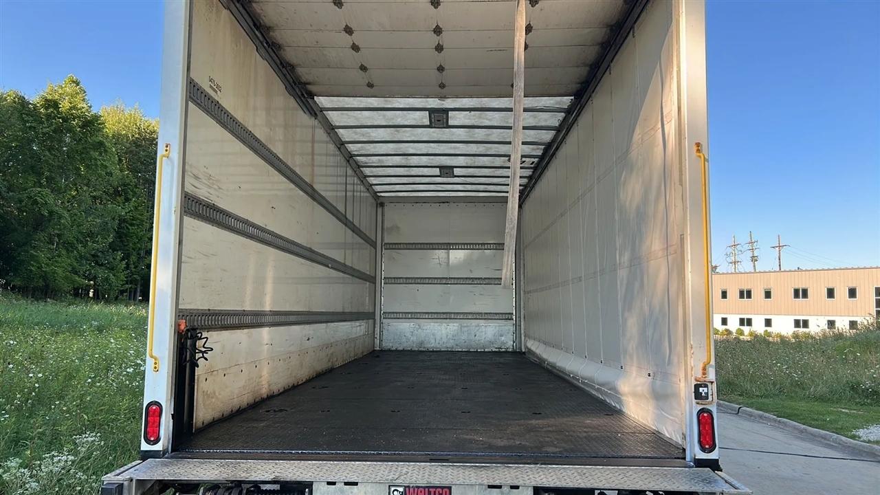 Freightliner M2 106  2022