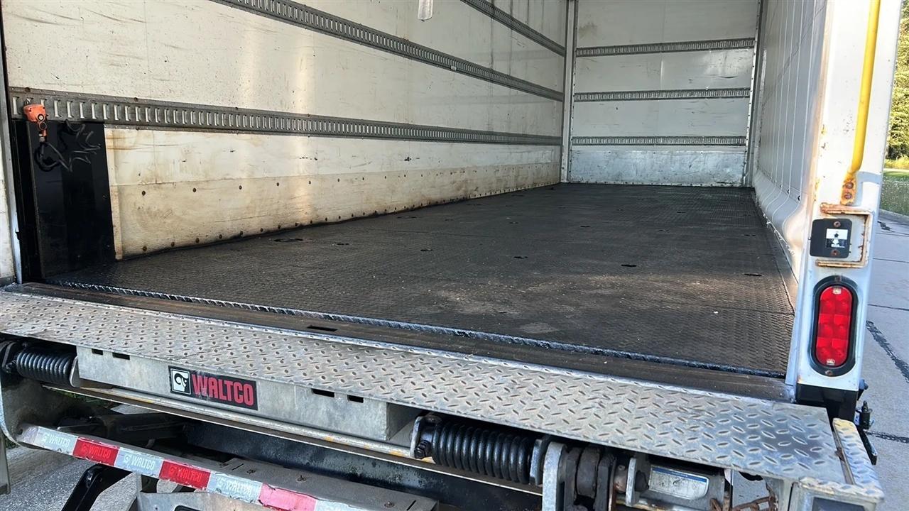 Freightliner M2 106  2022