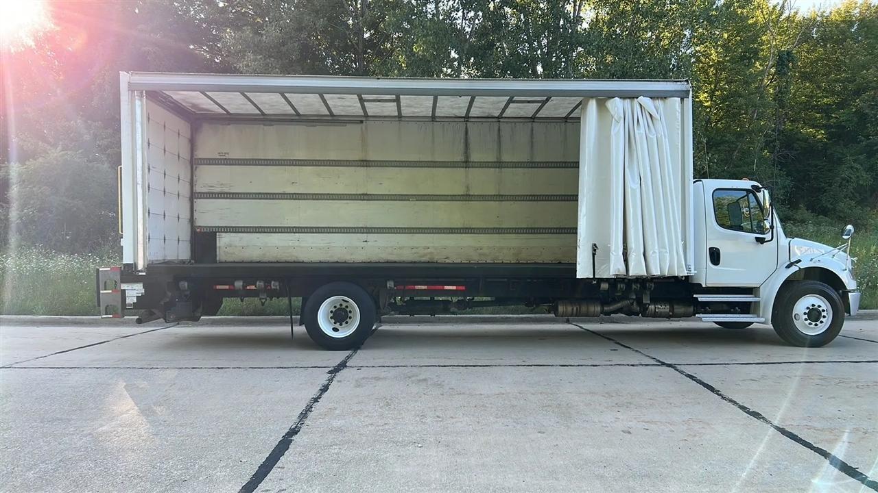 Freightliner M2 106  2022