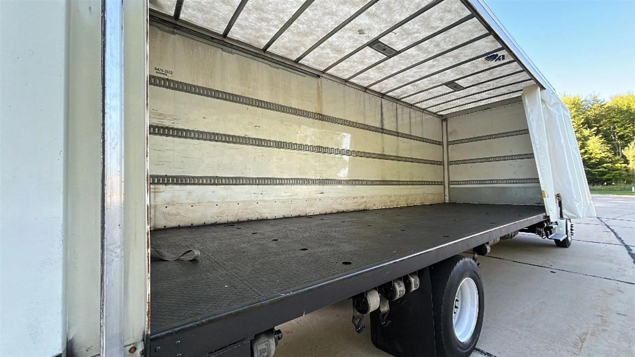 Freightliner M2 106  2022