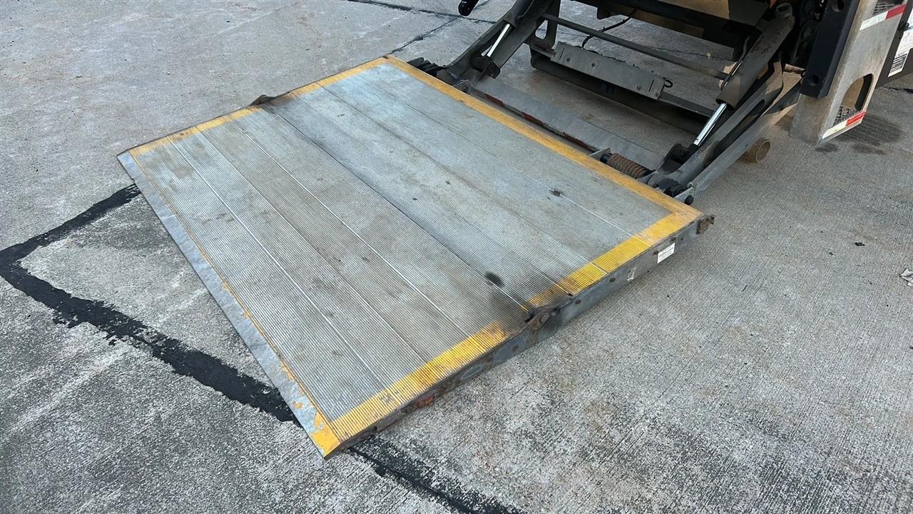 Freightliner M2 106  2022