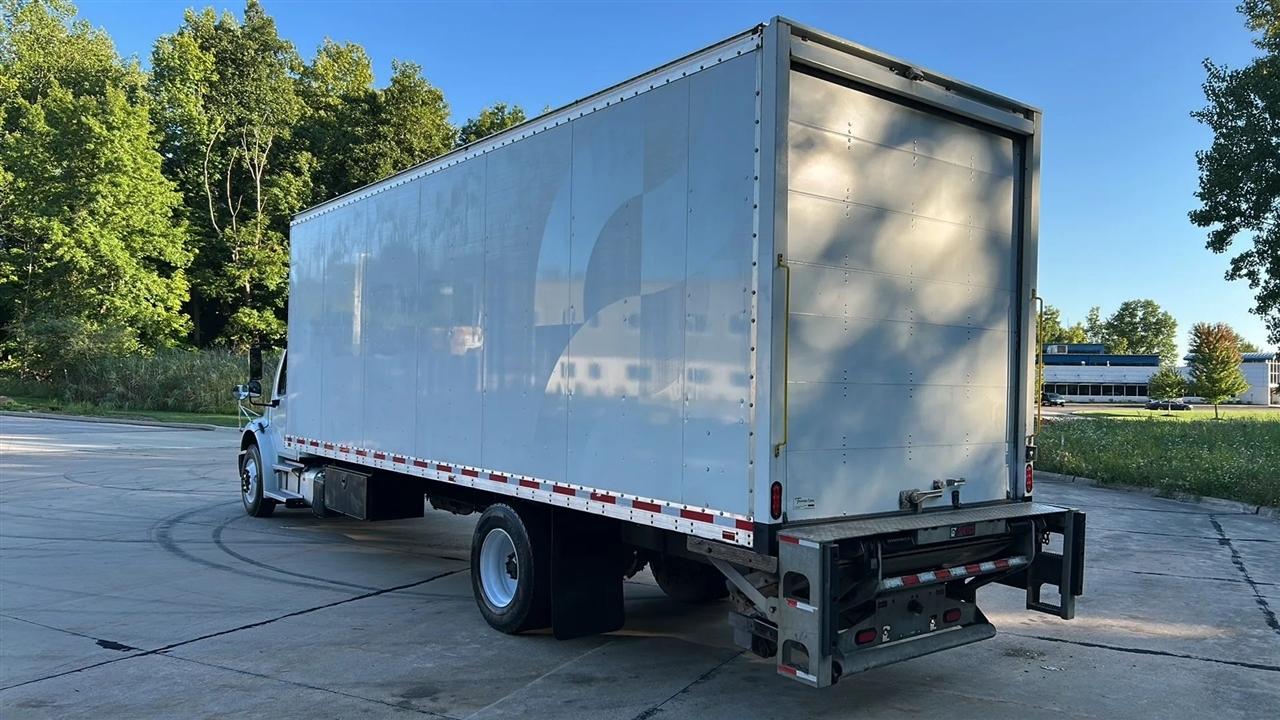 Freightliner M2 106  2022