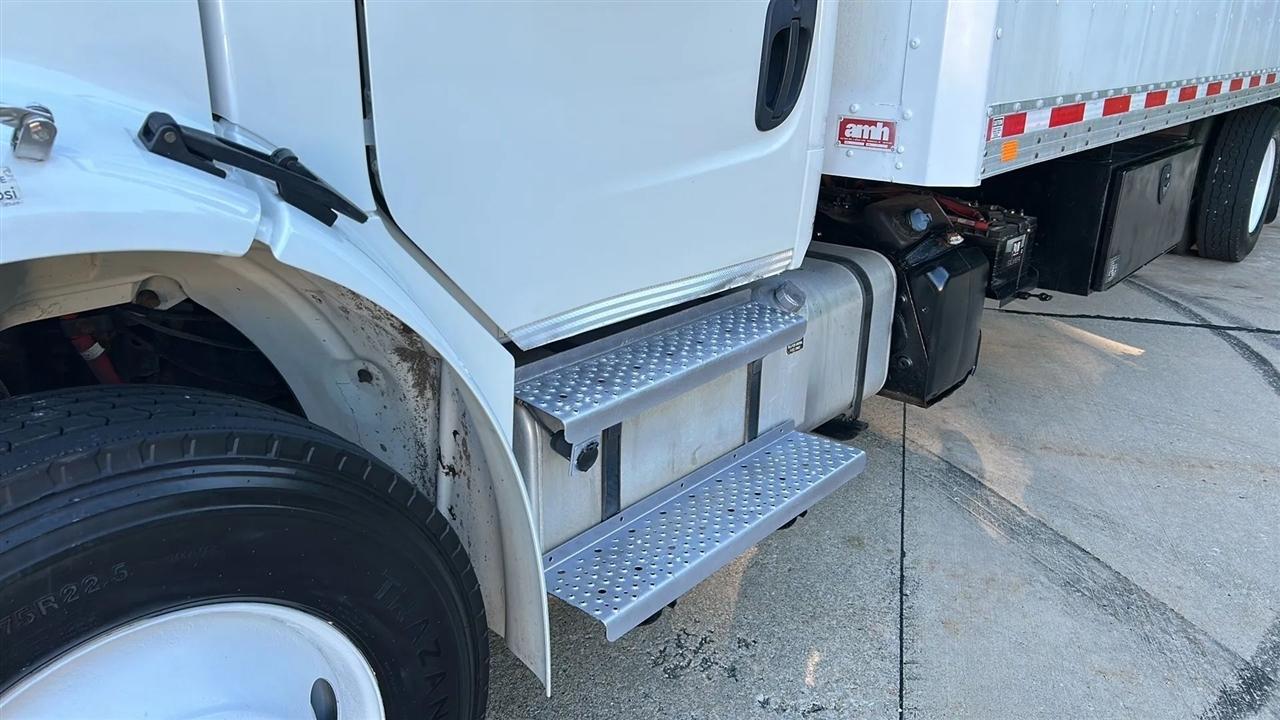 Freightliner M2 106  2022