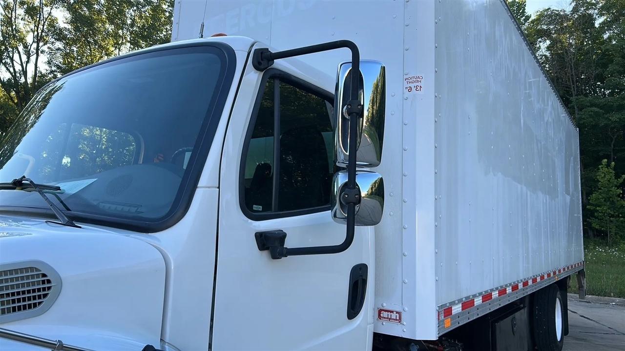 Freightliner M2 106  2022