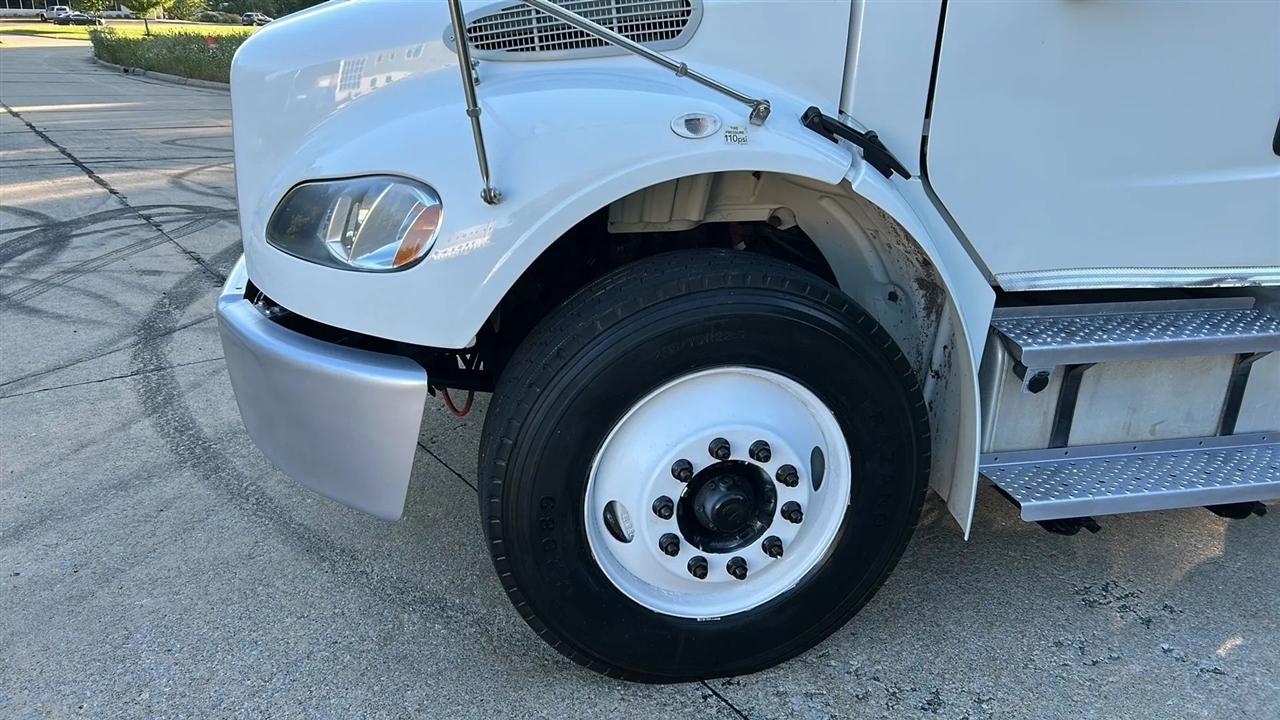Freightliner M2 106  2022