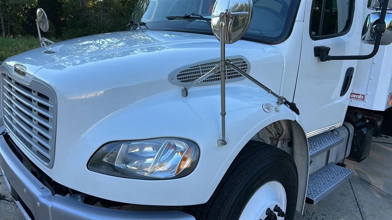 Freightliner M2 106  2022
