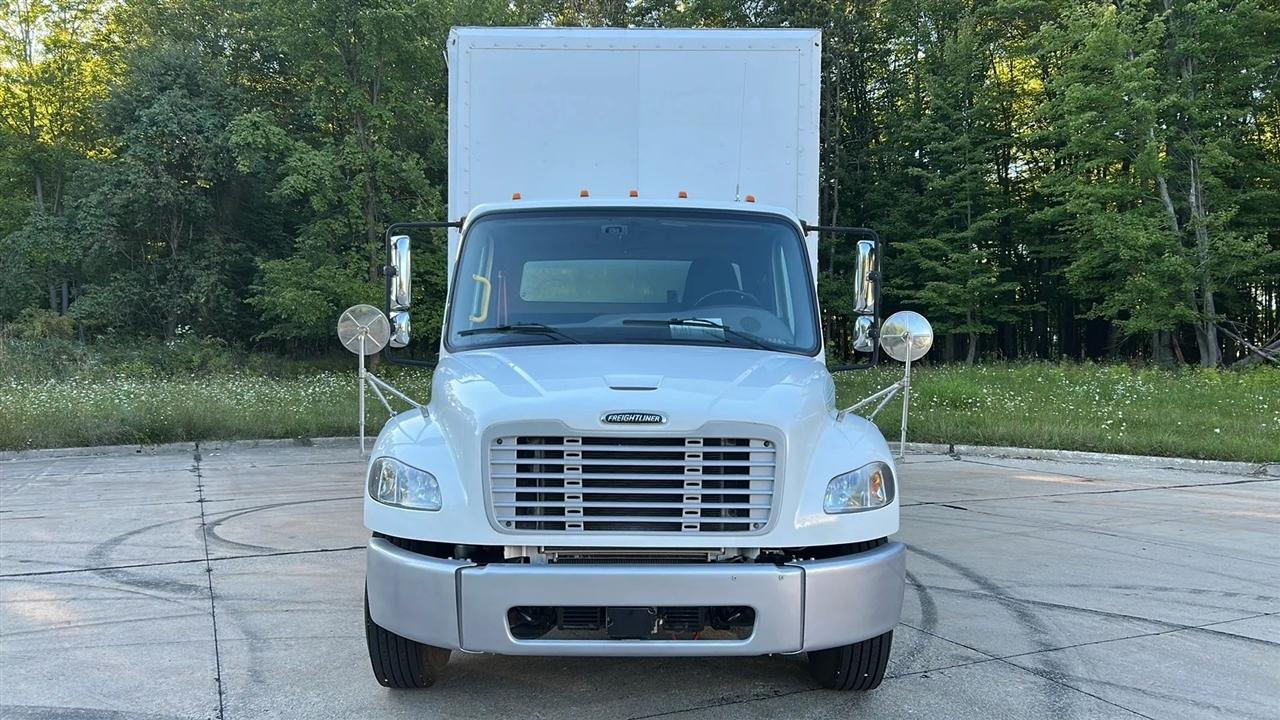 Freightliner M2 106  2022