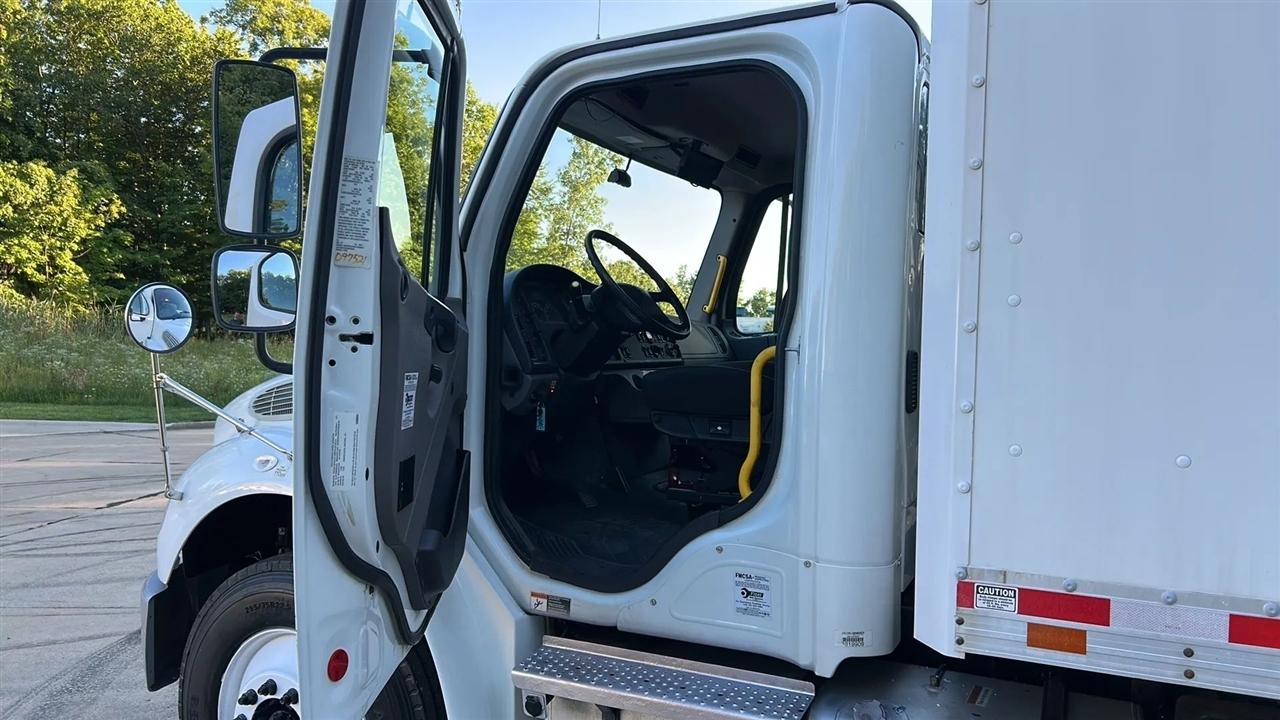 Freightliner M2 106  2022