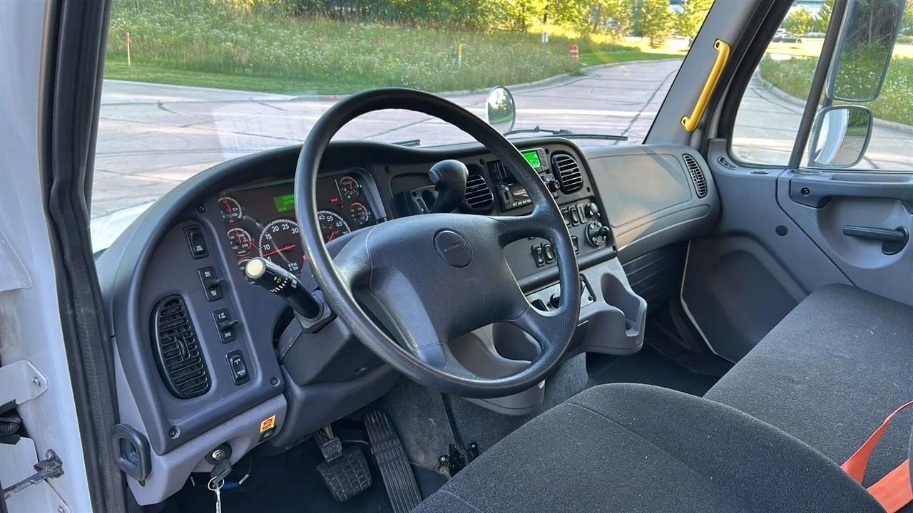 Freightliner M2 106  2022