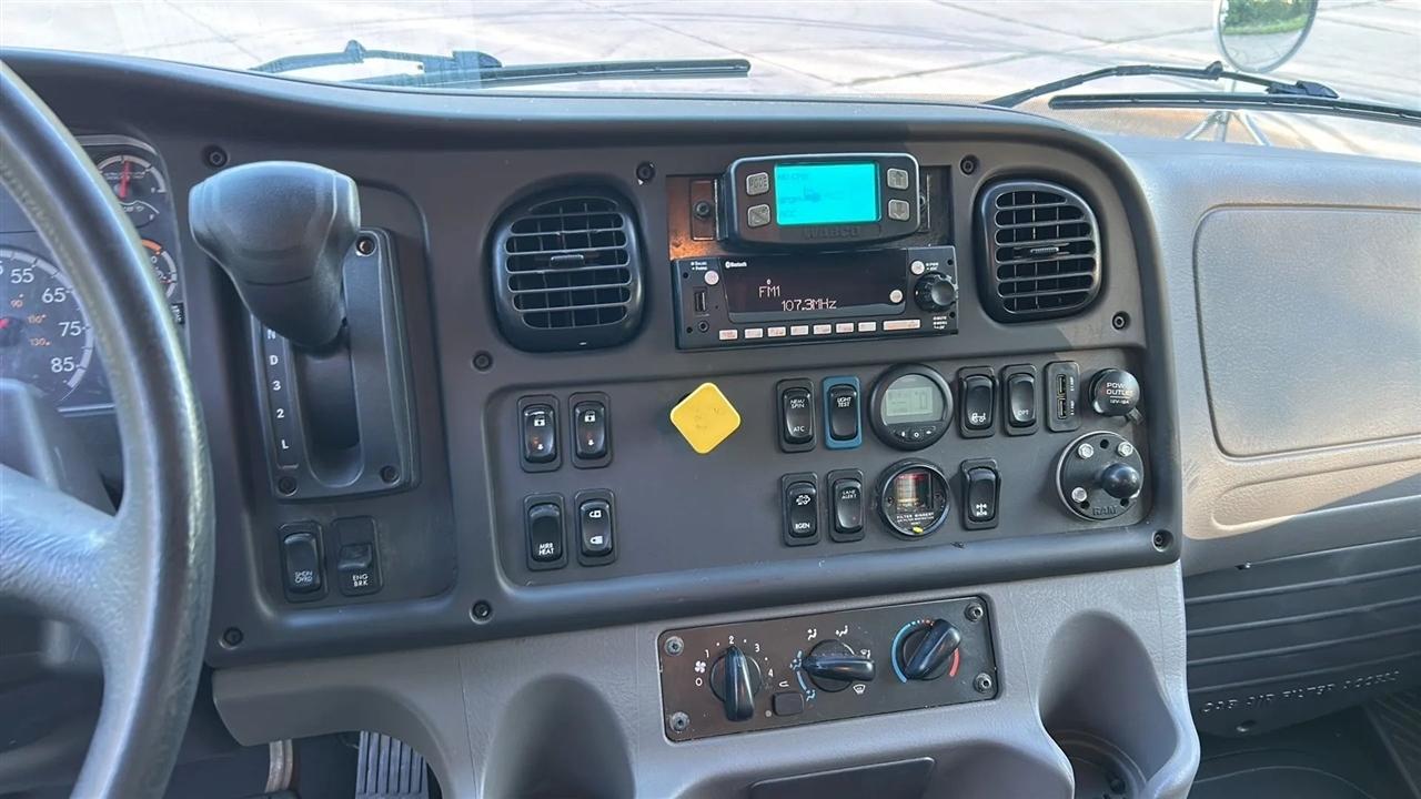 Freightliner M2 106  2022