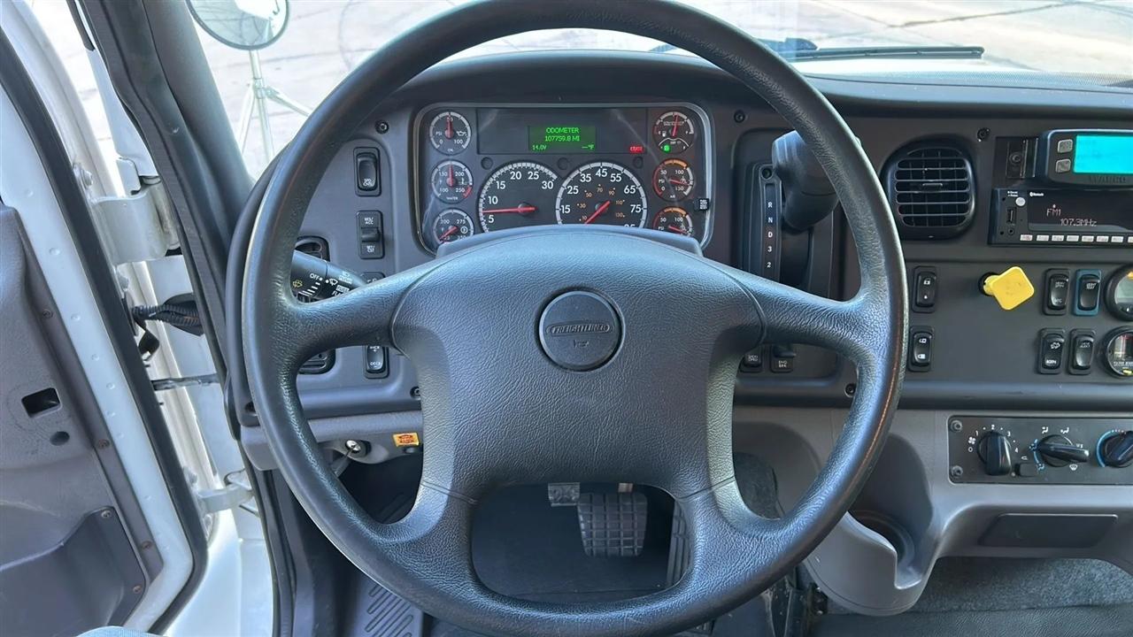 Freightliner M2 106  2022