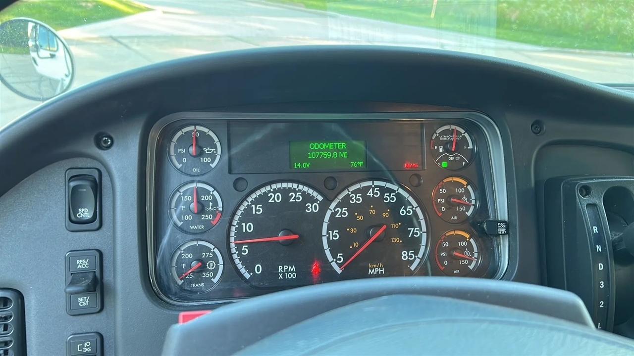 Freightliner M2 106  2022