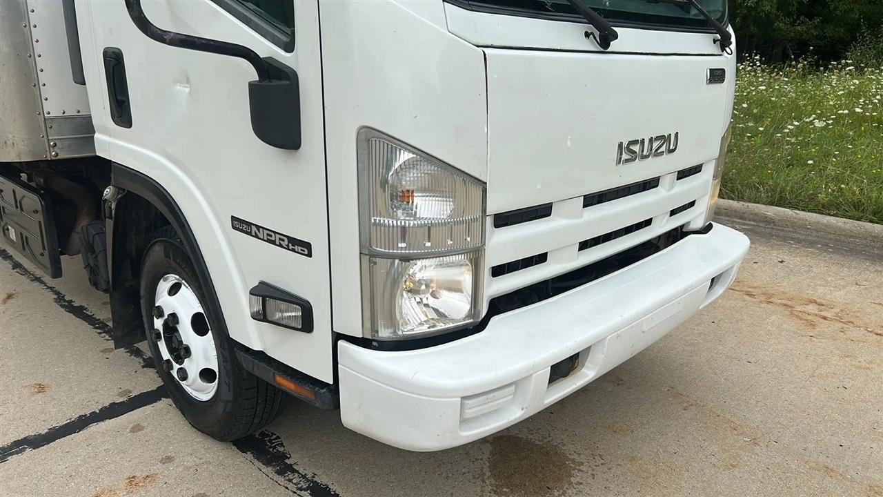 Isuzu NPR  2013