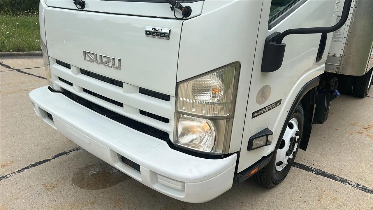 Isuzu NPR  2013