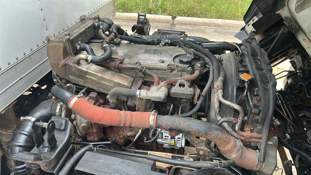 Isuzu NPR  2013