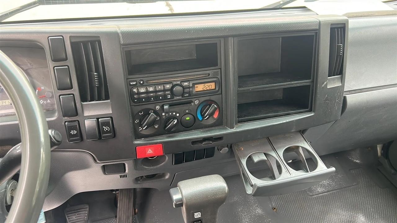 Isuzu NPR  2013