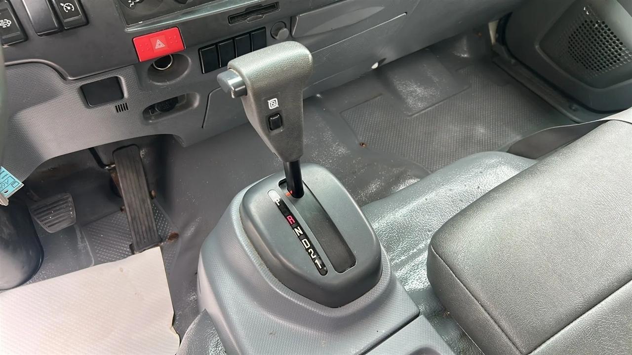Isuzu NPR  2013