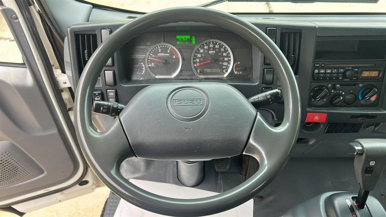 Isuzu NPR  2013