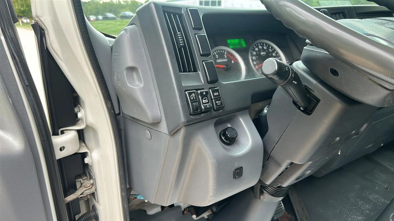 Isuzu NPR  2013