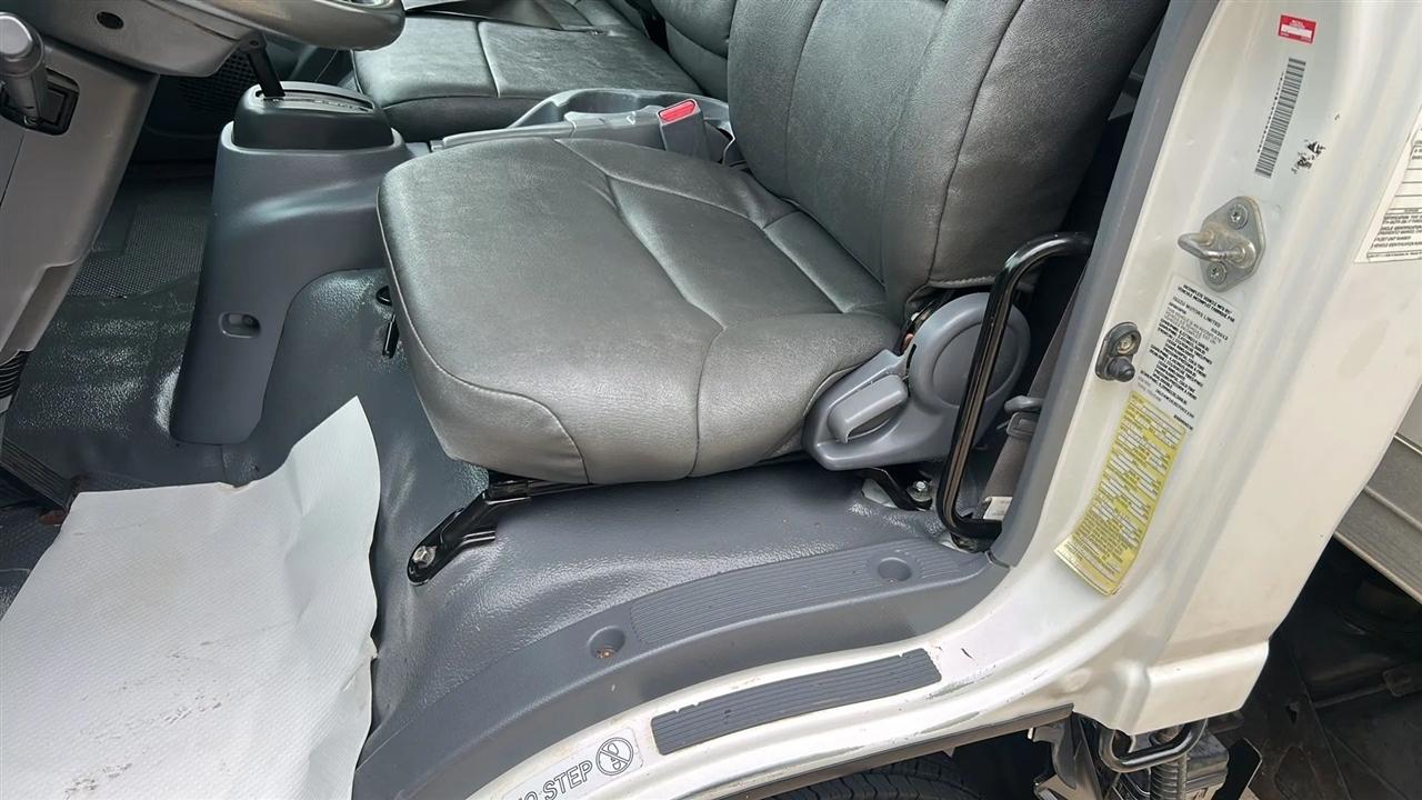 Isuzu NPR  2013
