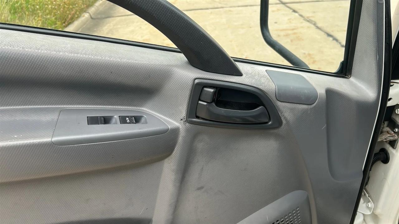 Isuzu NPR  2013