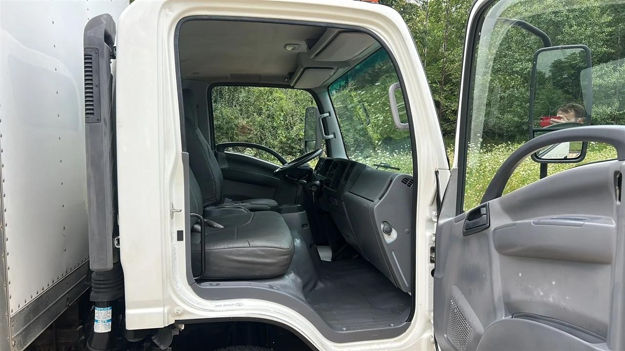 Isuzu NPR  2013