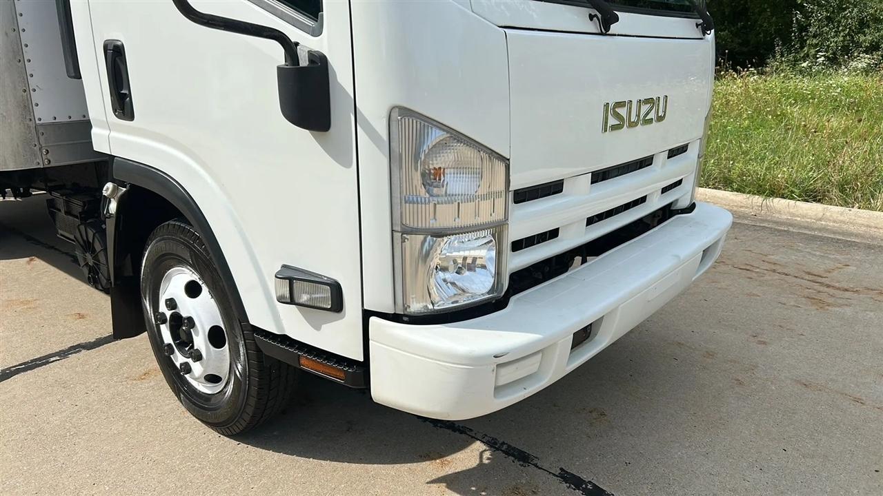Isuzu NPR  2015