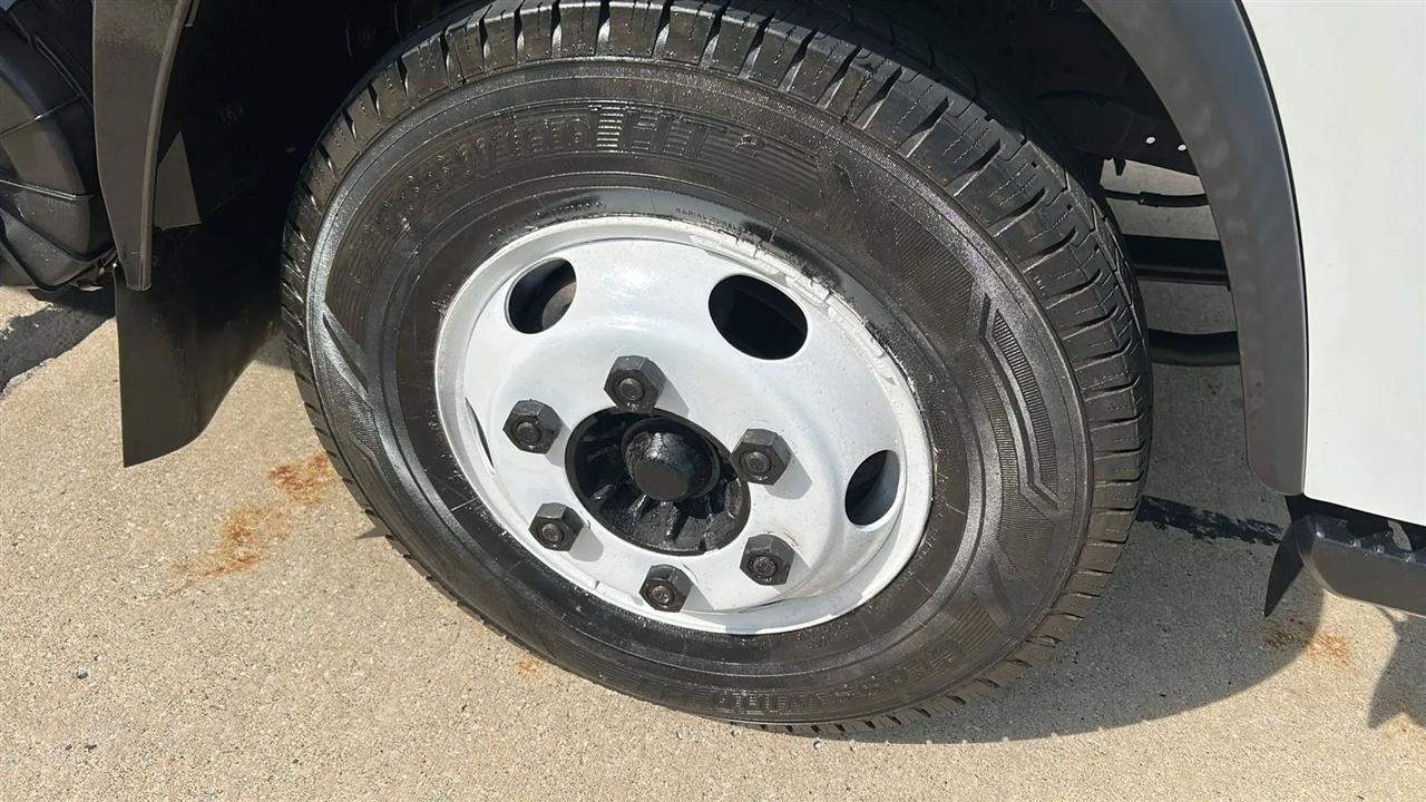 Isuzu NPR  2015