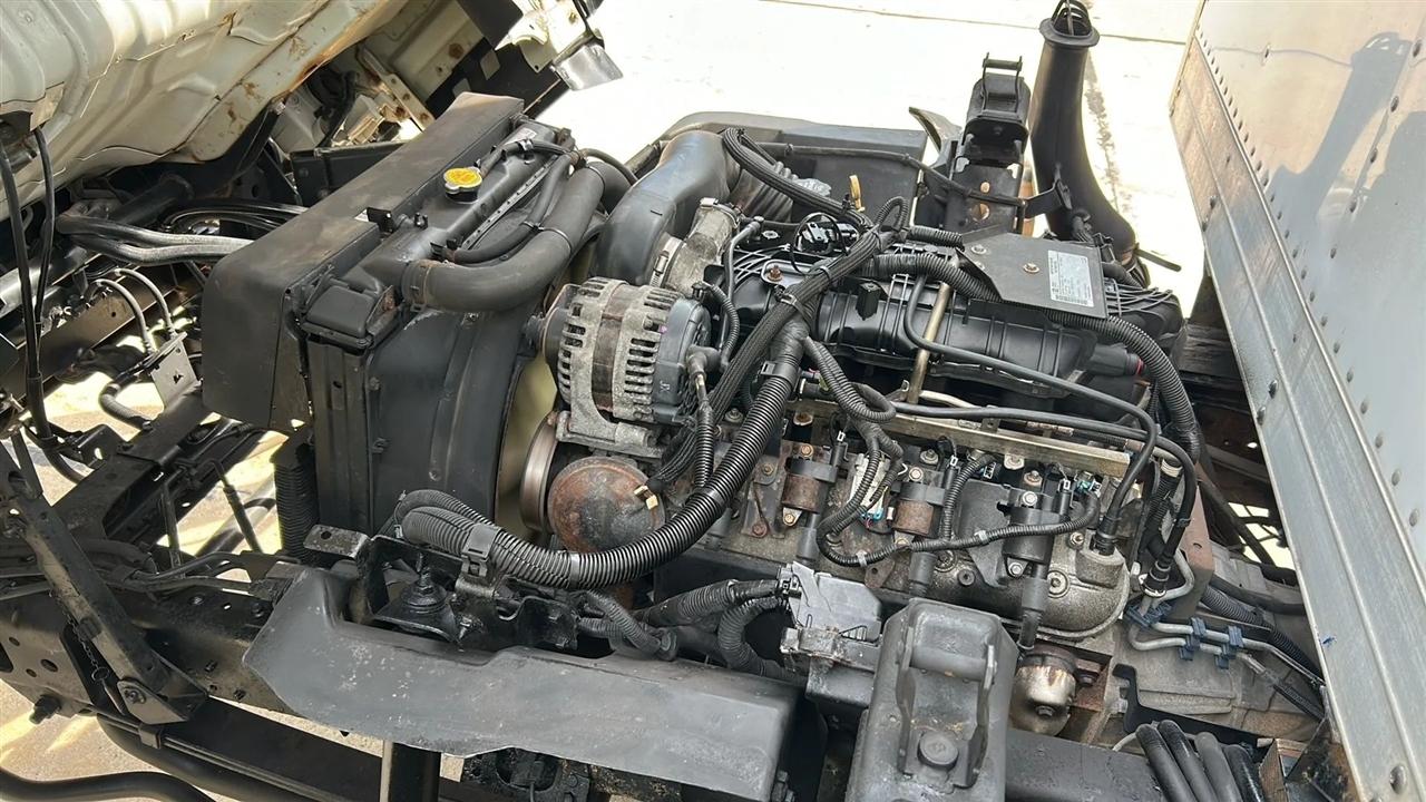 Isuzu NPR  2015