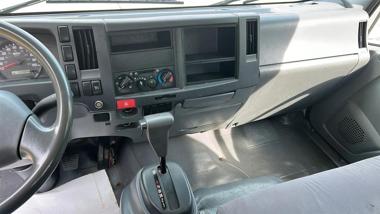 Isuzu NPR  2015