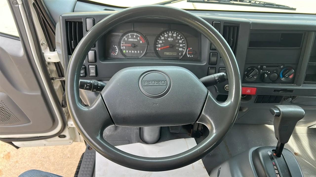 Isuzu NPR  2015