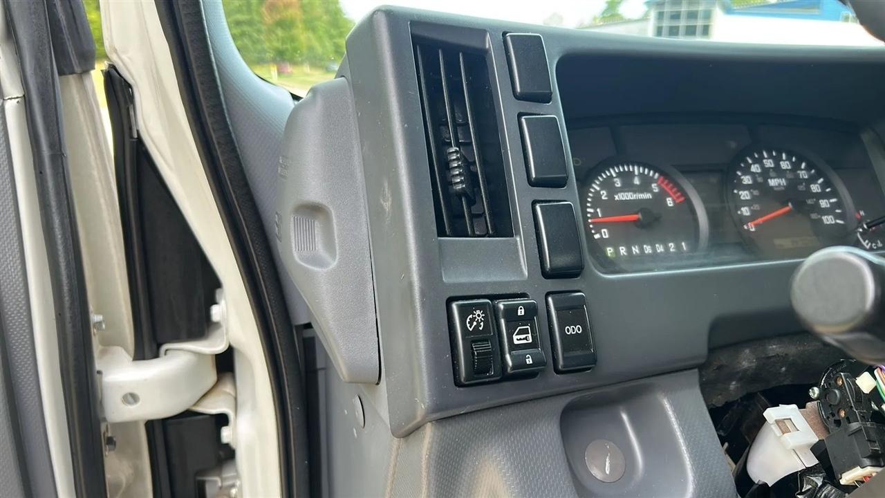 Isuzu NPR  2015