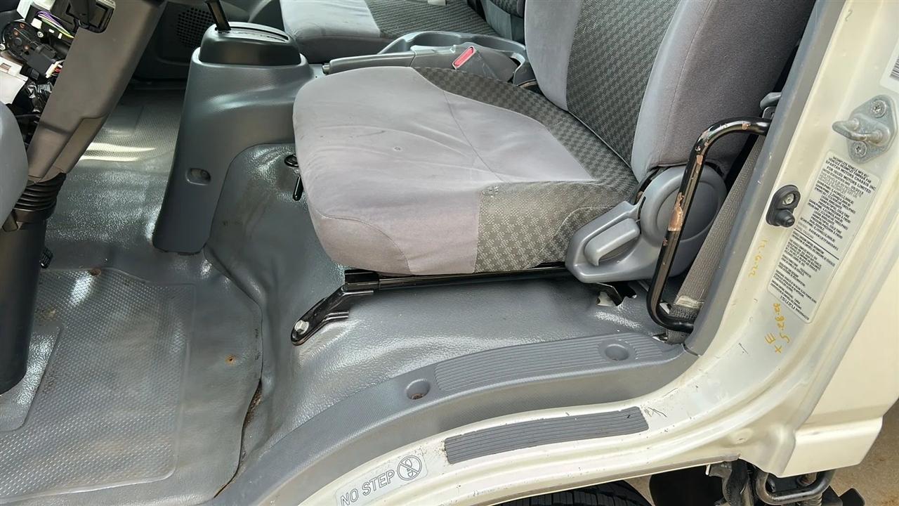 Isuzu NPR  2015