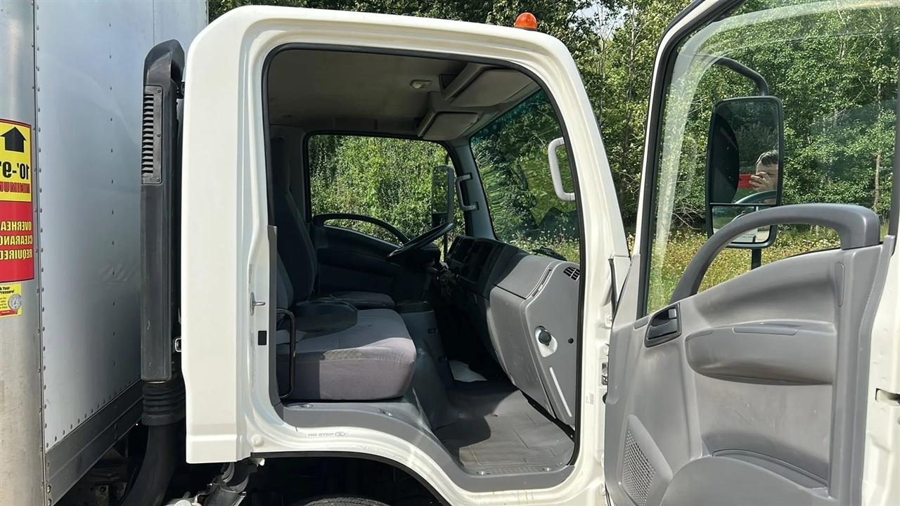 Isuzu NPR  2015