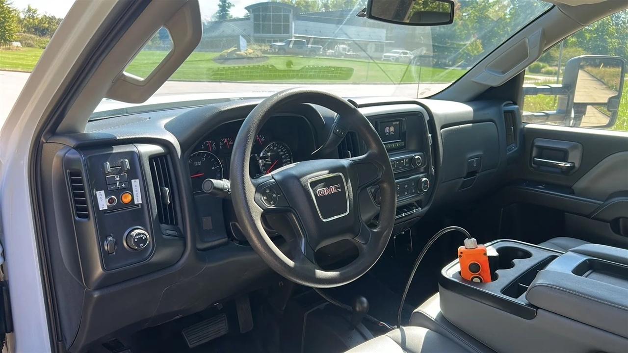 GMC Sierra 3500HD Base Long Box 4WD 2015