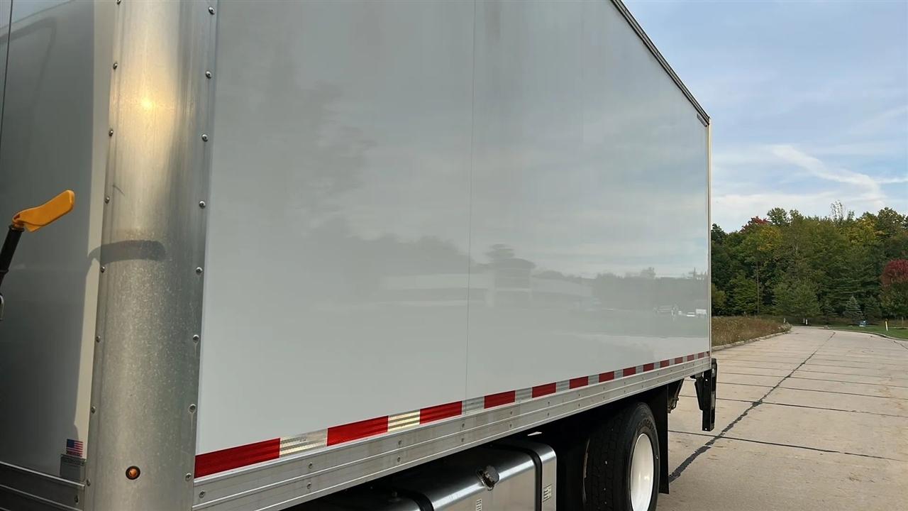 Isuzu Trucks FTR  2019